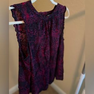 TORRID L/12 (0 in Torrid) SO soft! sleeveless blouse w/ cutout & buttons at back